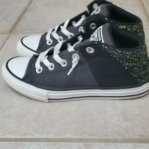 Size 3 Big Boy Converse Mid-Rise No Tie Shoes